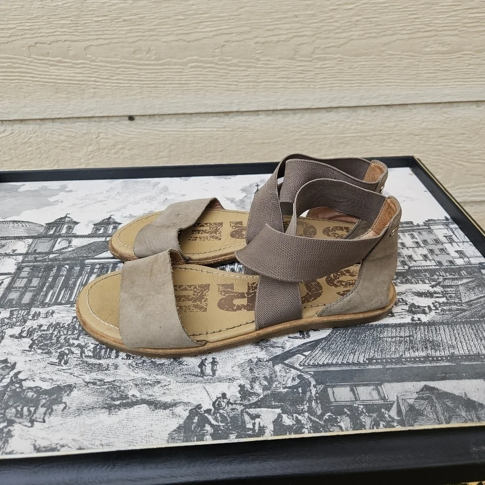 Sorel Ella cross-strap sandals taupe size 6
